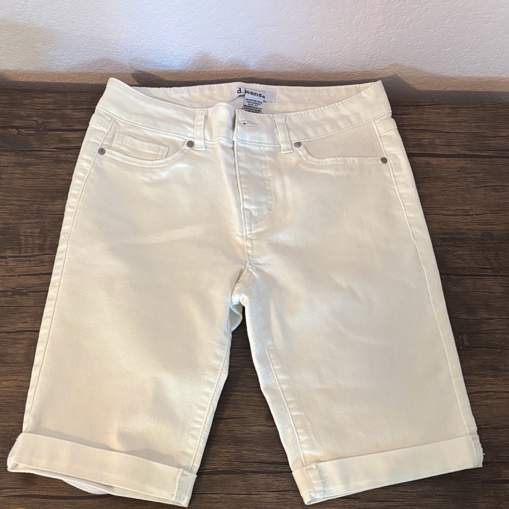 white capris size 4